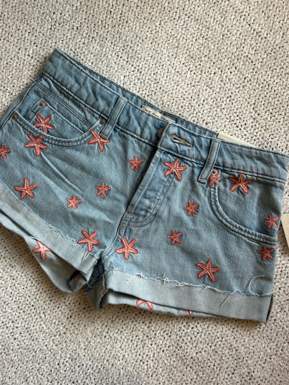 Free People Cuffed Jean Shorts w/ Starfish Design NWT ⭐️